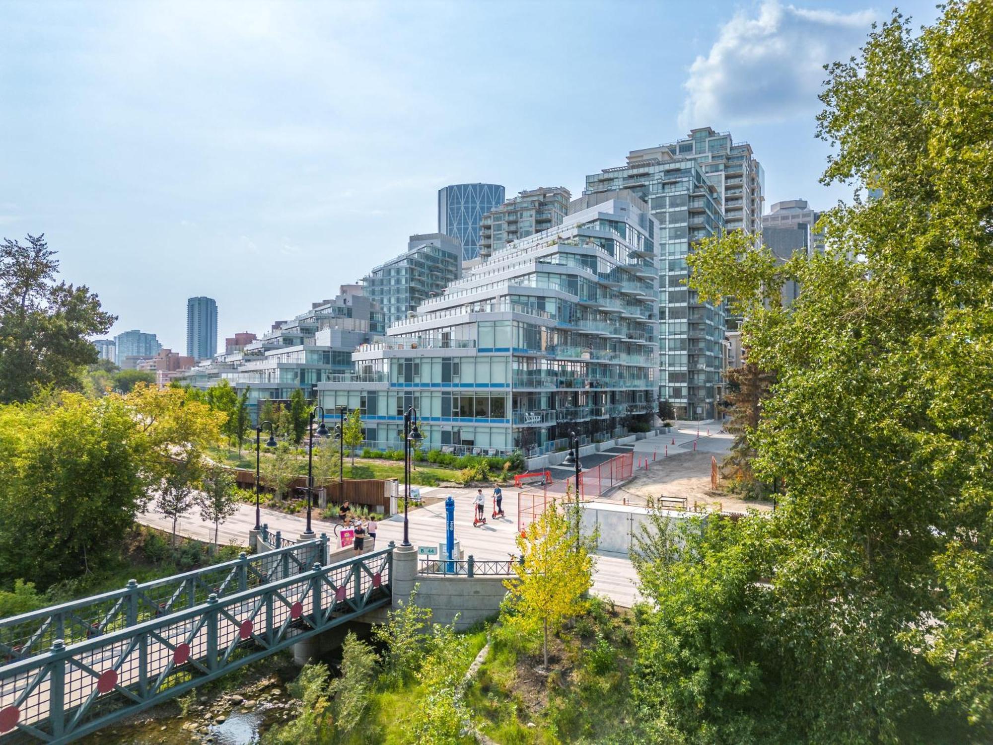 Guest Favorite Riverside Retreat- Walking Trails, Downtown Near Stampede! Free Banff Pass, Wine, Gym, Parking! YYC Dış mekan fotoğraf